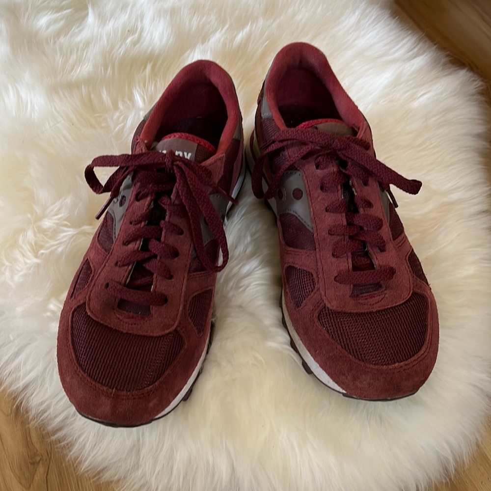 Saucony retro sneakers in burgundy